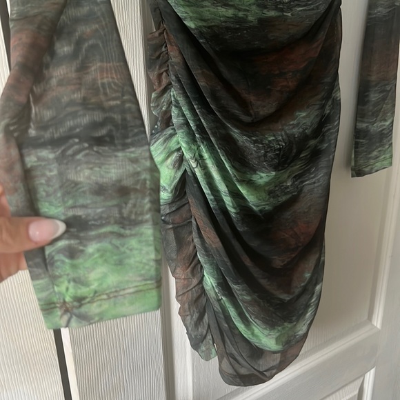 Stunning Ruched midi dress!! 💚💚 - Picture 4 of 4